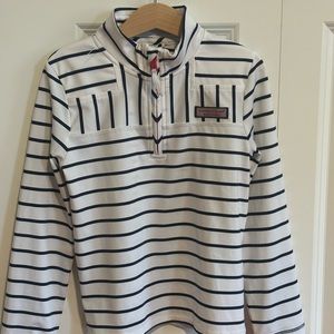 Vineyard Vines 1/4 Zip Pull Over. Gently Used. Excellent Condition.